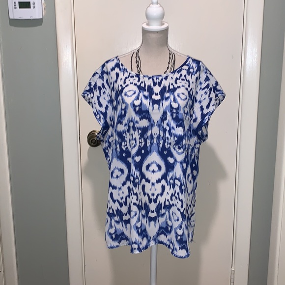 Cute white and blue top - Picture 2 of 5